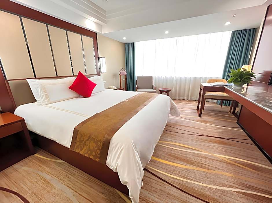 Photo 1 of 3 of Premium 1 Queen Bed, City View