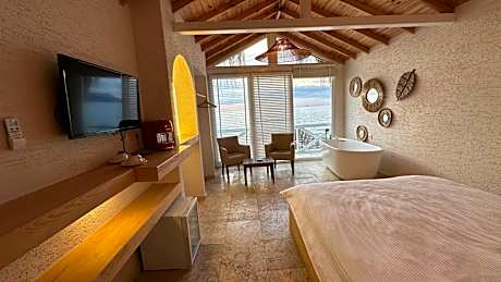 Deluxe Suite with Sea View