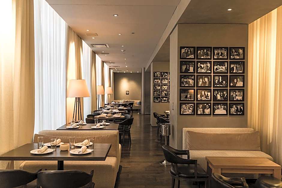 The Chicago Hotel Collection Ambassador Gold Coast