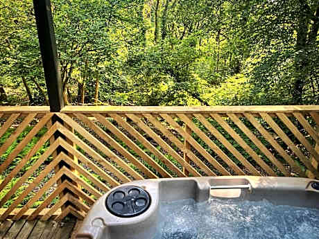 Goldcrest 3-Hot Tub-Woodland Lodges-Carmarthenshire-Tenby