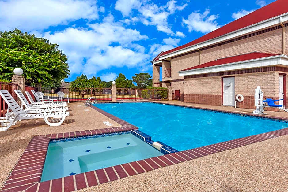 Days Inn by Wyndham Granbury