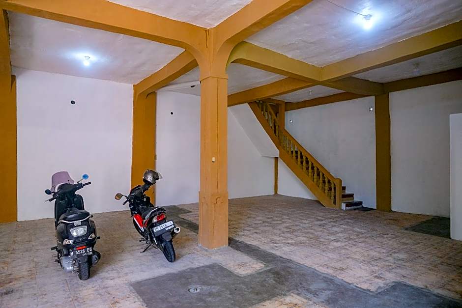 RedDoorz near Alun Alun Klaten