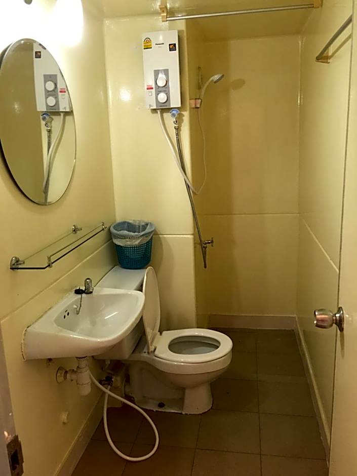 Muangthongthani Rental/Khun Dan