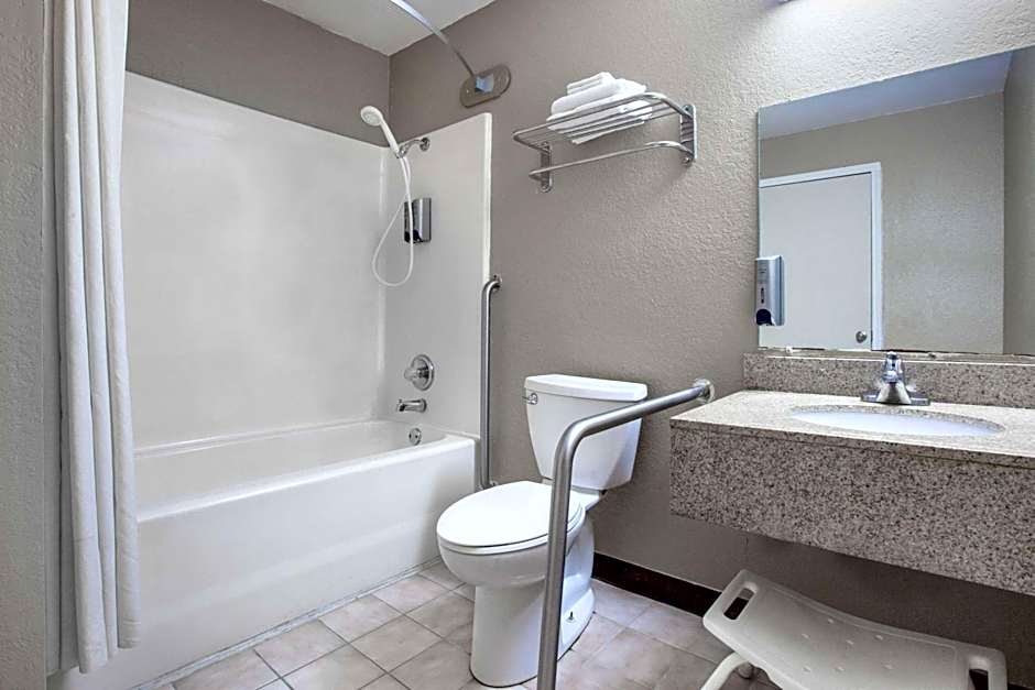 Super 8 by Wyndham Sherman