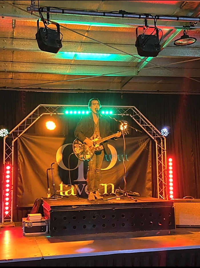 Queensport Tavern And Motel