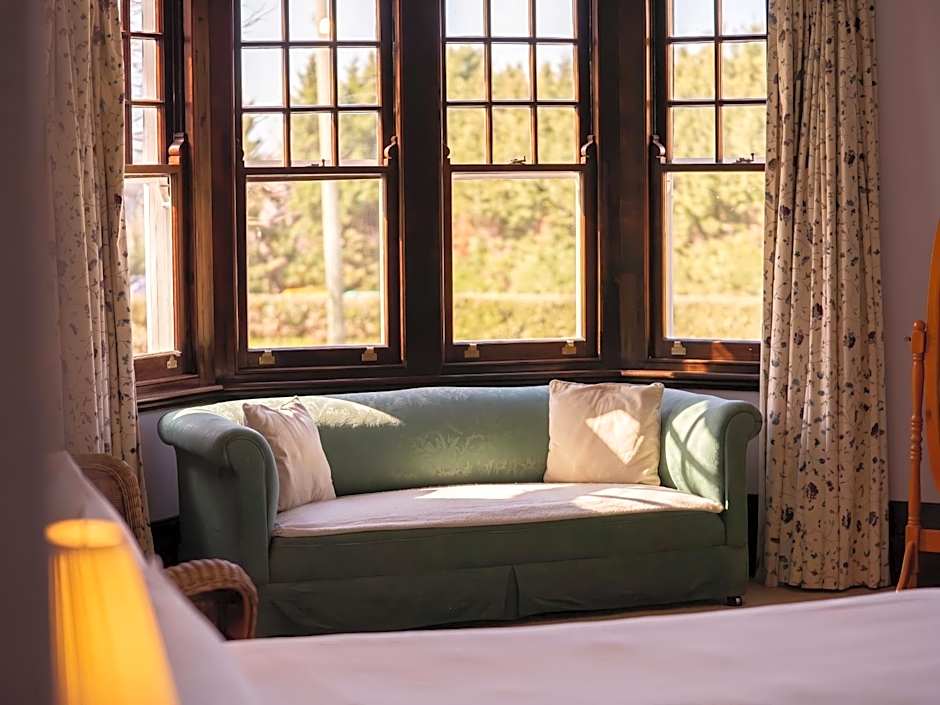 Petersons Armidale Winery and Guesthouse