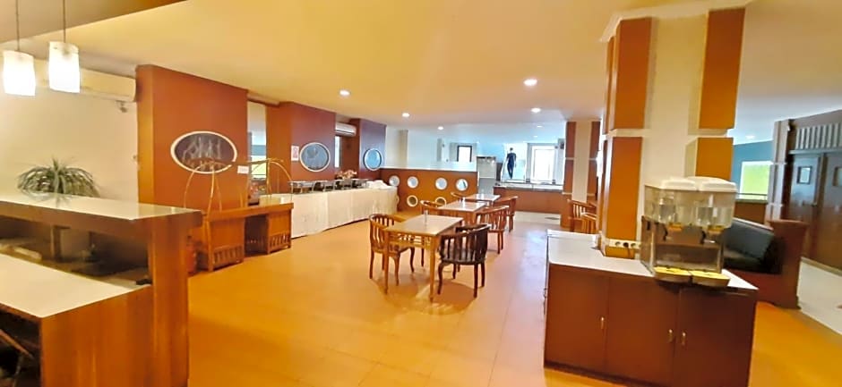 Alexander Hotel Tegal