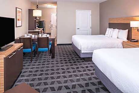 Queen Studio with Two Queen Beds and Mountain View