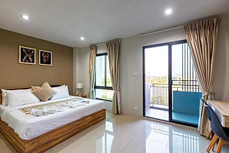 Parking View Deluxe Double Bed