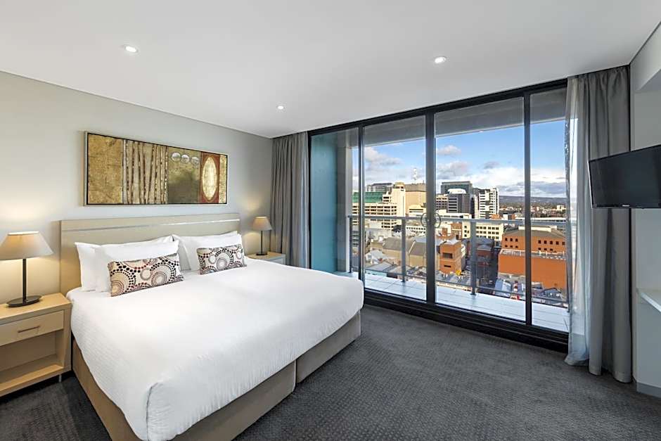 Oaks Adelaide Horizons Suites