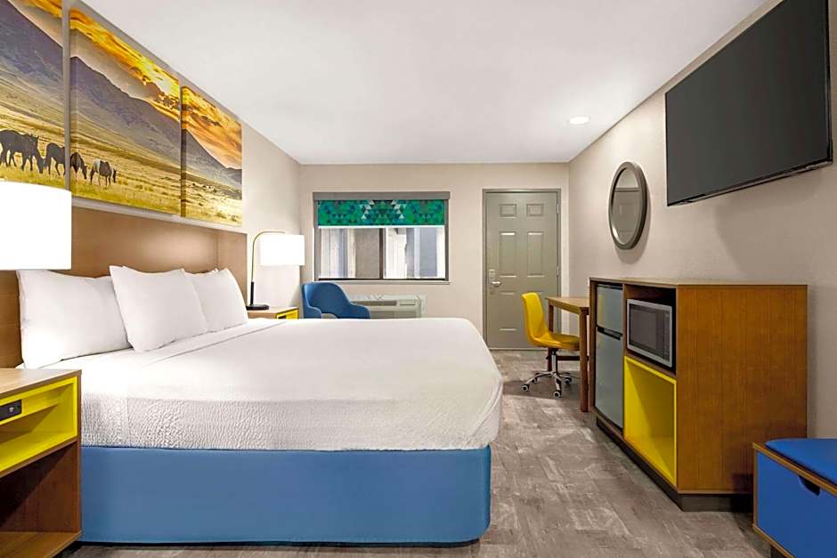 Days Inn by Wyndham Ruidoso Downs