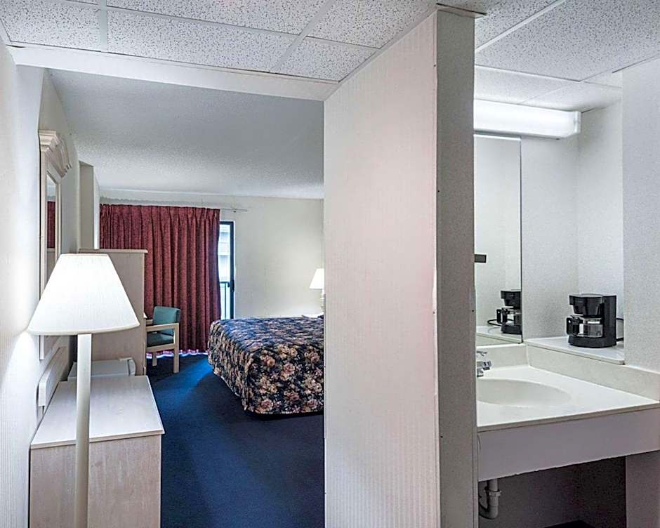 Econo Lodge Inn & Suites Rehoboth Beach