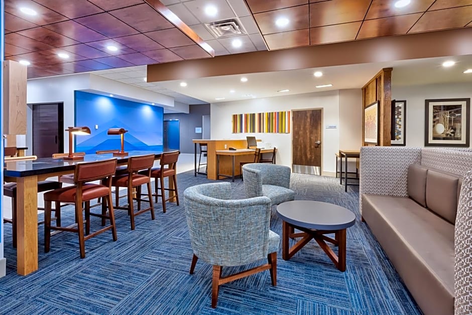 Holiday Inn Express & Suites Milan - Sandusky Area