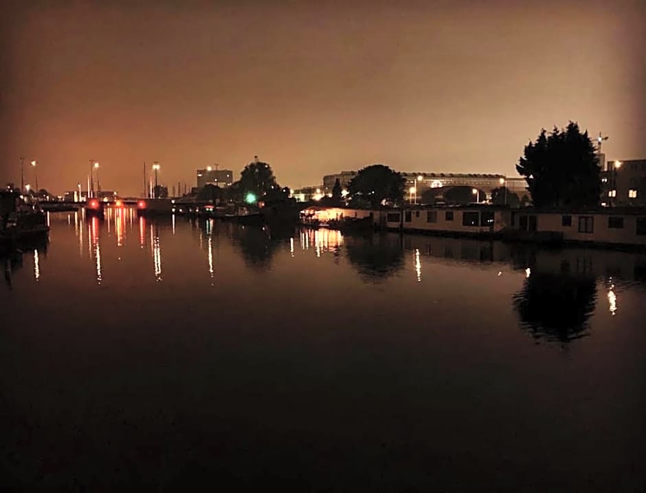 Amster Houseboat Bed without Breakfast