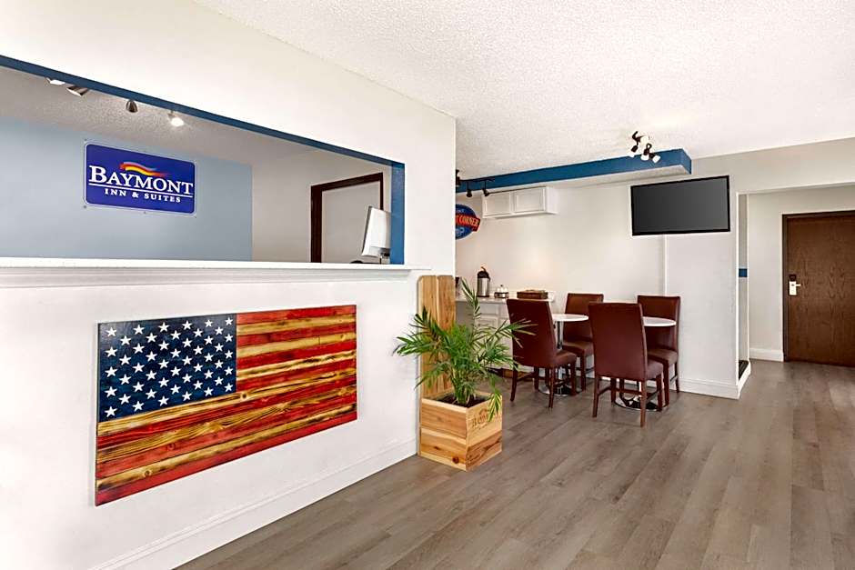 Baymont by Wyndham Hutchinson