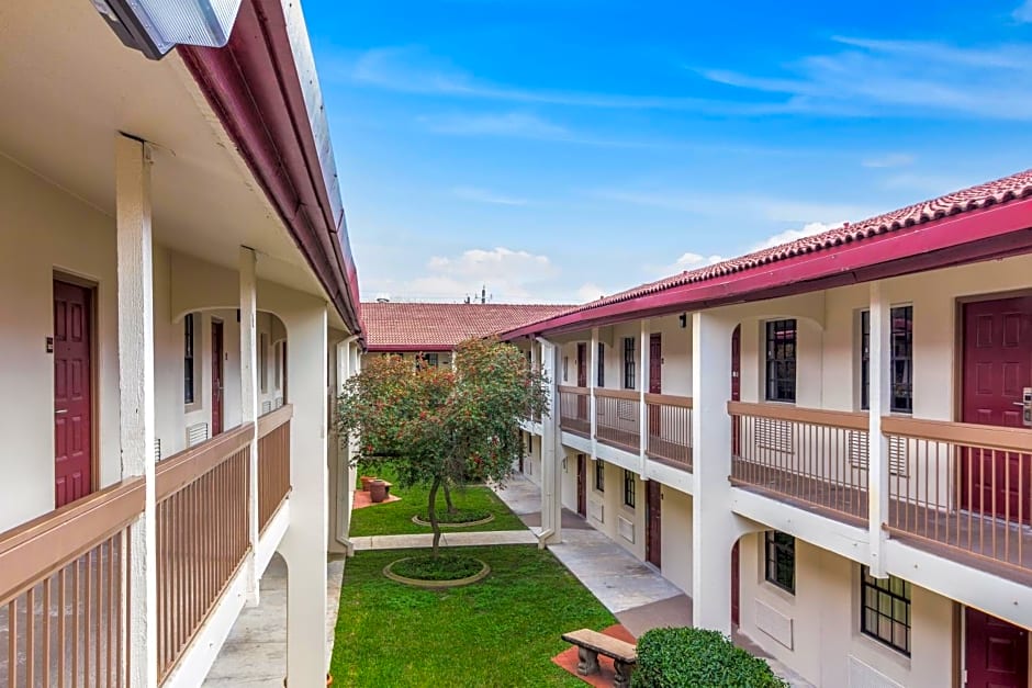 Red Roof Inn Houston East I-10
