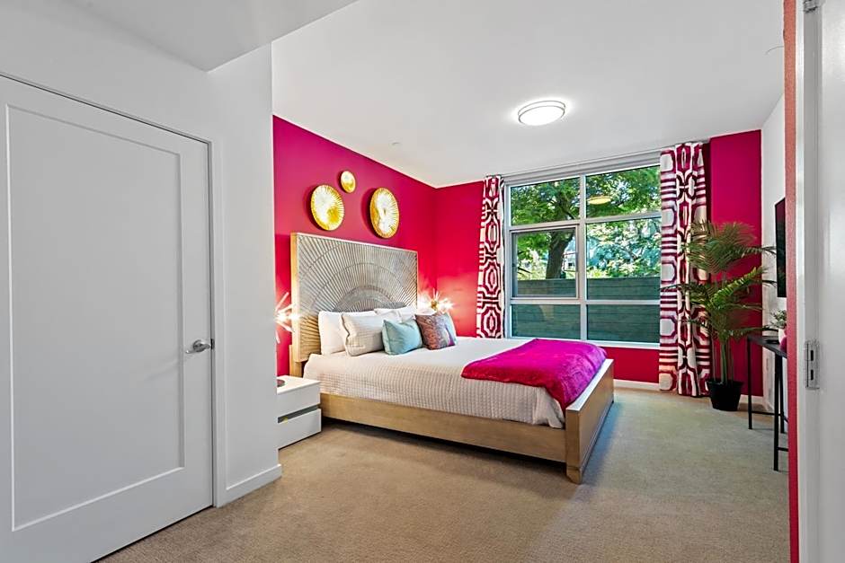 Fairfax District Chic City Oasis 2 BR Apt with Den 136