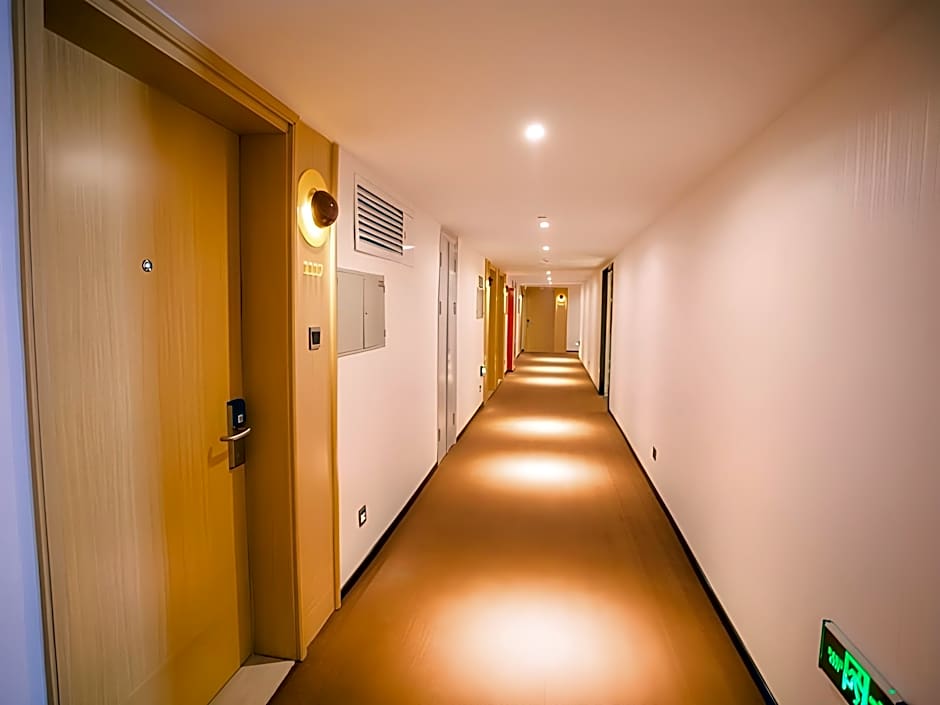 IU Hotel Baoding Yuhua East Road Passenger Center