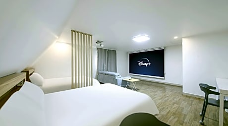 The Oakra Hotel