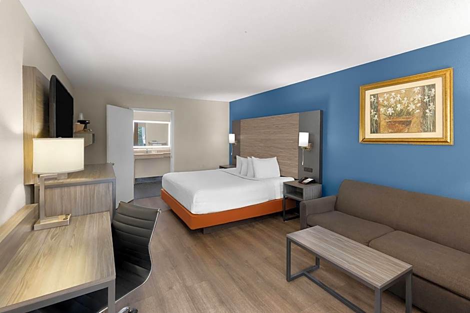Photo 1 of 4 of 1 King Bed, Mobility Accessible, Roll in Shower