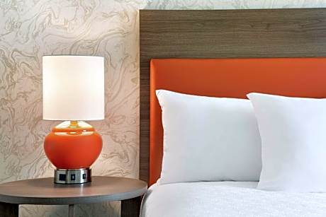 King Suite - Mobility Access/Non-Smoking