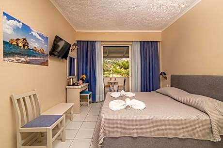 Standard Double Room with Garden View