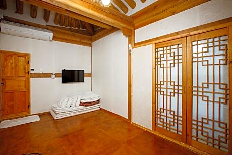 Korean-Style Deluxe Room