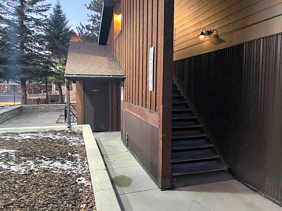 Mid-Century Gem w/King