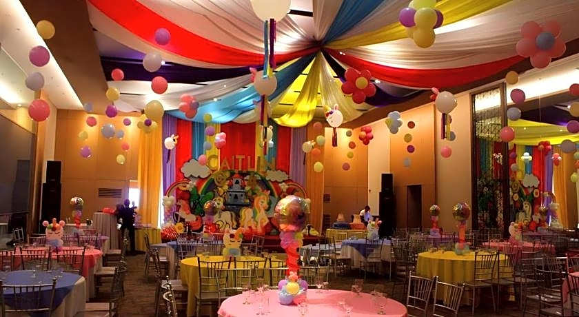 Grand Astoria Hotel