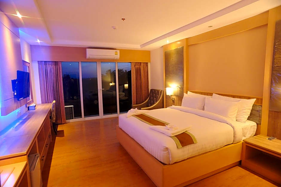 Photo 1 of 4 of Deluxe 1 King Bed