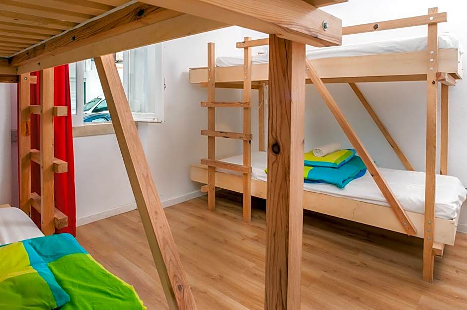 Nazaré Hostel - Rooms & Dorms