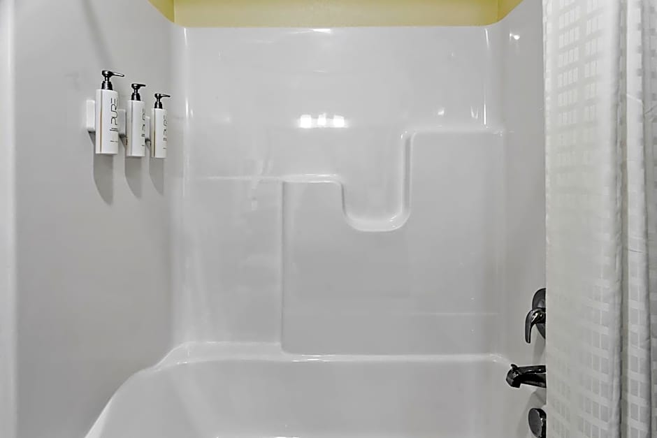 Cobblestone Hotel & Suites Denmark - Green Bay