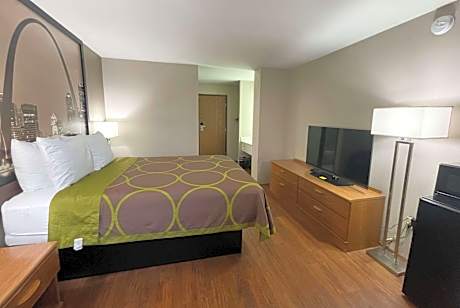 Queen Room - Disability Access - Non-Smoking