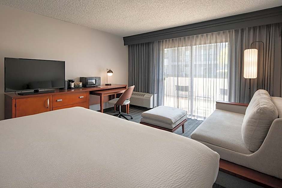 Courtyard by Marriott Fresno