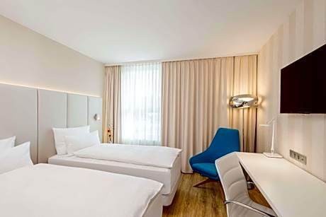 Family Room (2 Adults + 1 Child)