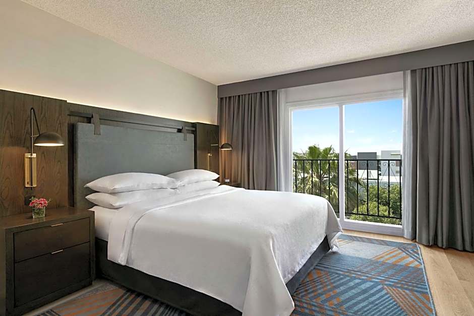 Photo 1 of 4 of 1 King Bed Suite, Balcony