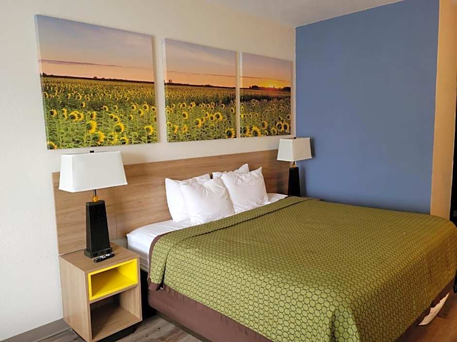 Days Inn by Wyndham Topeka