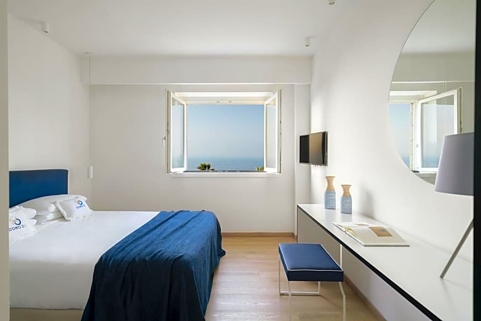 Domo 20 Hotel & Rooftop