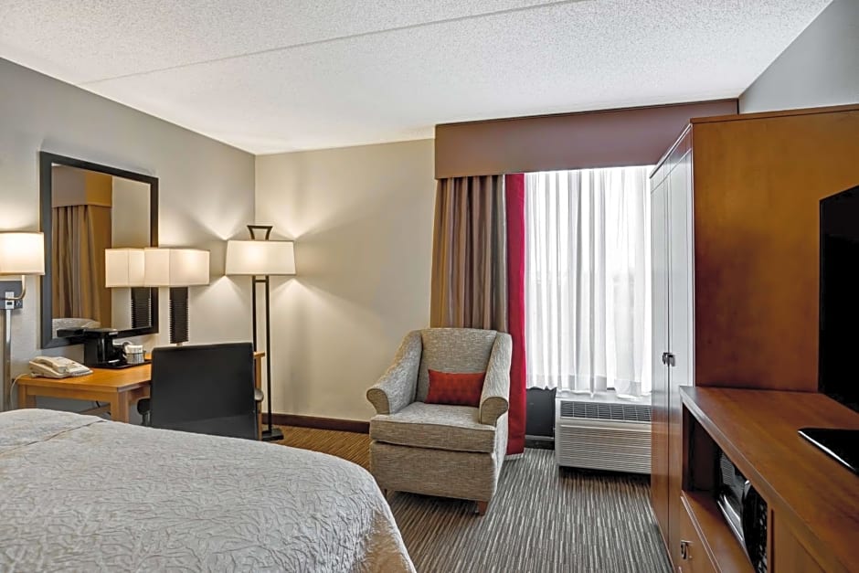 Hampton Inn By Hilton Norfolk-Naval Base