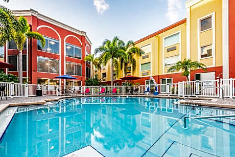 Holiday Inn Express Hotel & Suites Bradenton West By IHG