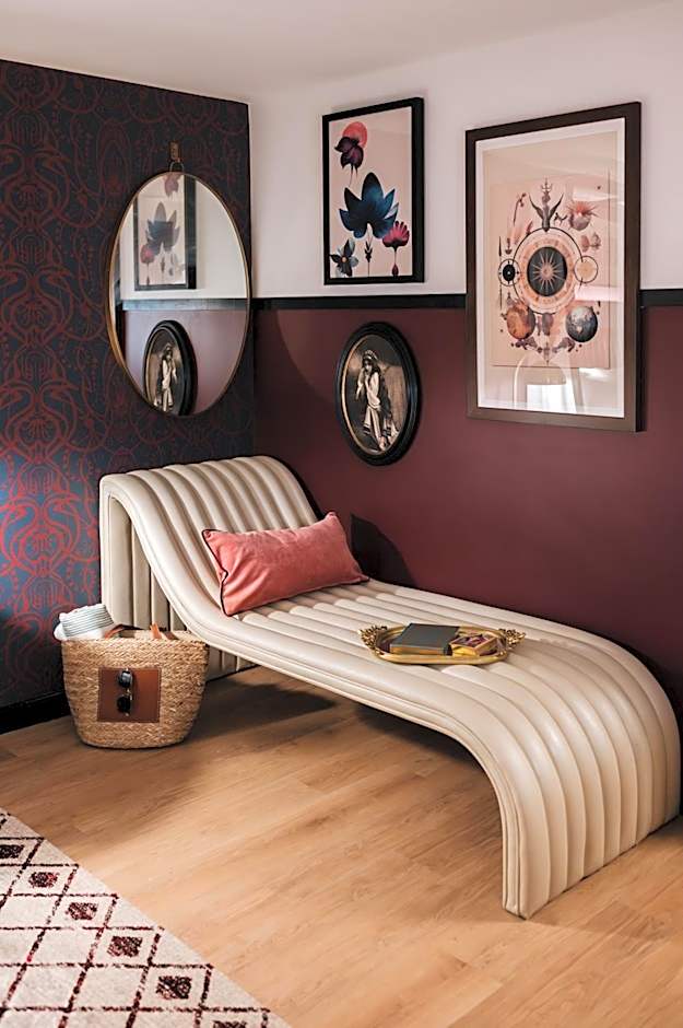 UNCOMMONER HOTEL by REVERIE BOUTIQUE COLLECTION