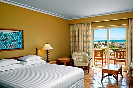 Standard Guest Room, Guest room, 1 King, Partial Sea View