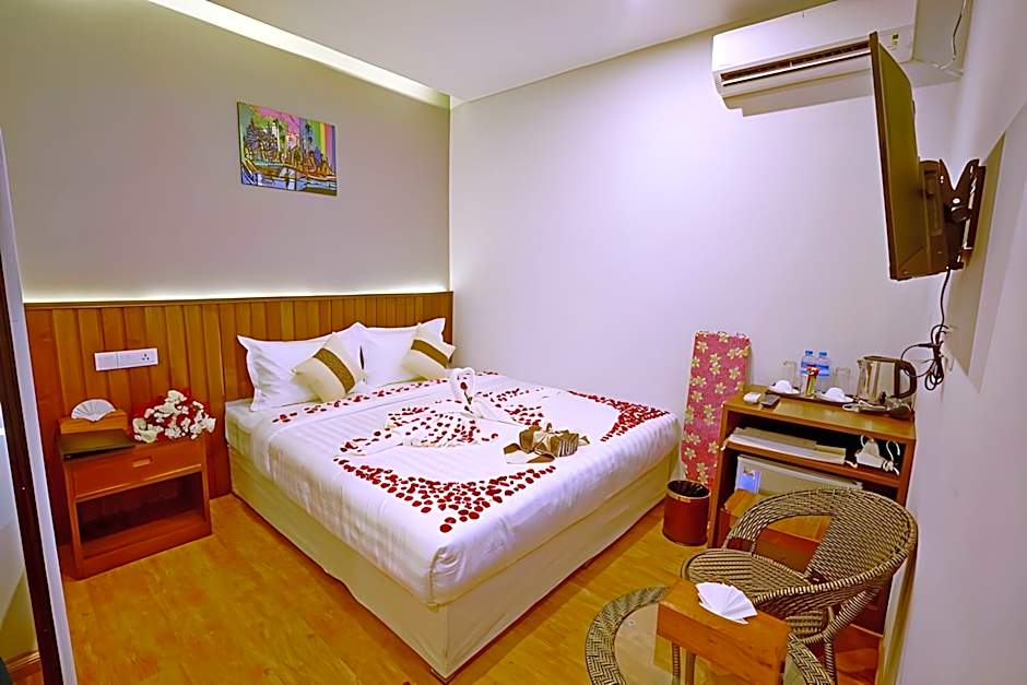 Photo 1 of 12 of 1 Double Bed, City View