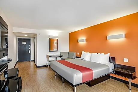 1 King Bed | Non-Smoking, Micfridge