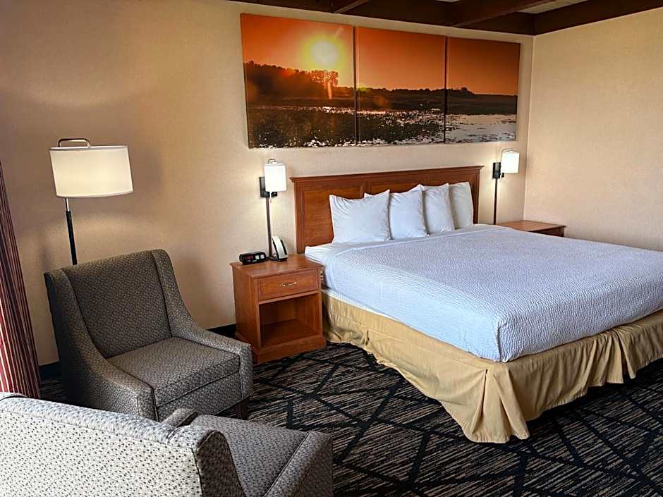 Photo 1 of 4 of 1 King Bed