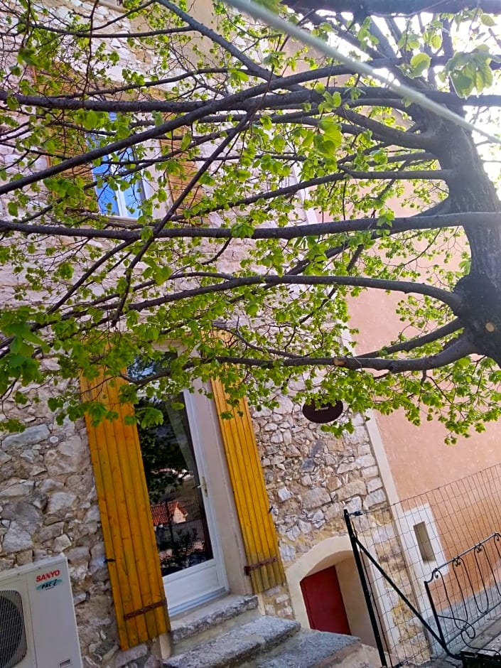 Chambre d'hôtes face au lavoir