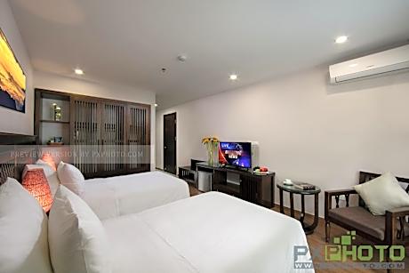 Executive Suite with Mountain View