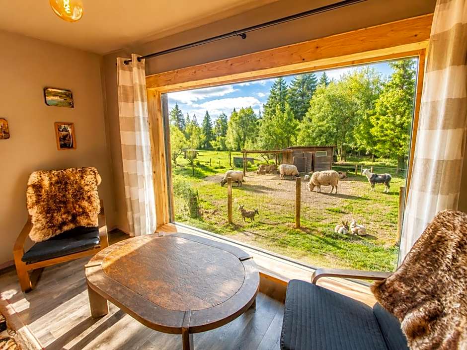 Lake Deer Park Retreat with Hot Tub & Sauna