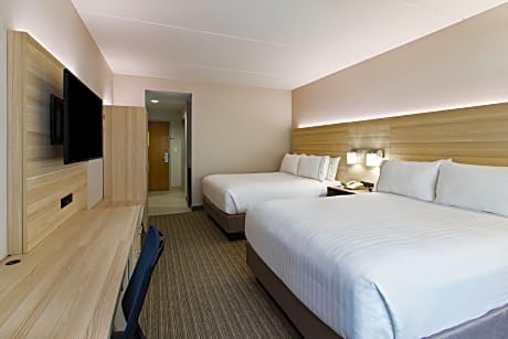 1 Queen Bed Suite Comm Accessible Tub