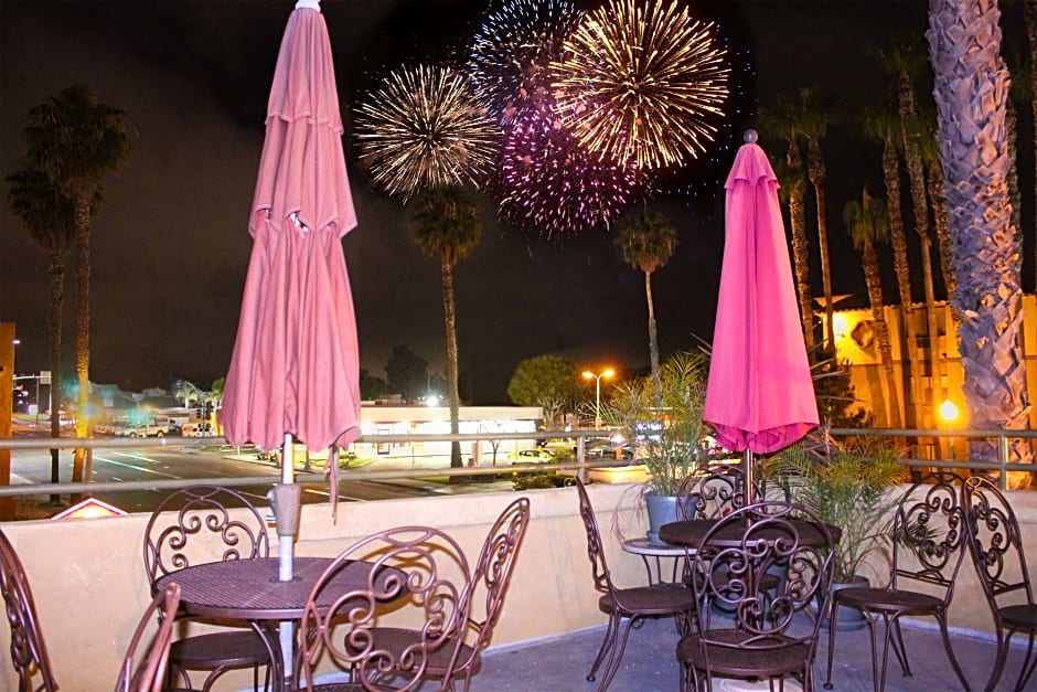 Ramada by Wyndham near SeaWorld / Mission Beach
